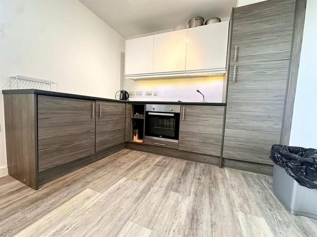 Kitchen2.jpg