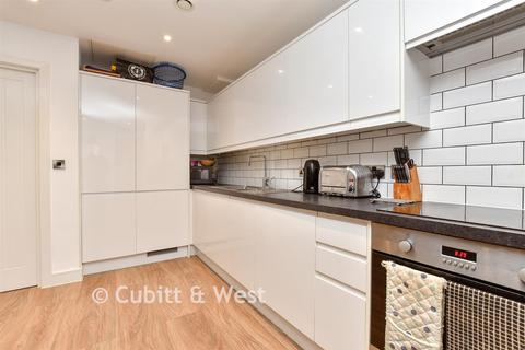 1 bedroom ground floor maisonette for sale, Manor Road, Wallington, Surrey