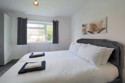1 bedroom house to rent, Kingfield Gardens, Woking GU22