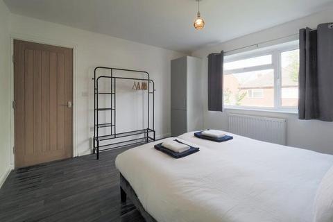 1 bedroom house to rent, Kingfield Gardens, Woking GU22