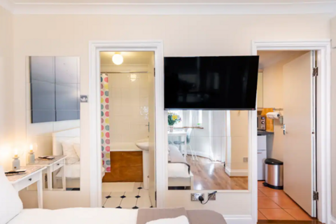 Studio to rent, Studio 1, 13–15 St Thomas’ Road, Finsbury Park