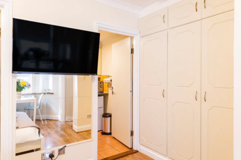 Studio to rent, Studio 1, 13–15 St Thomas’ Road, Finsbury Park
