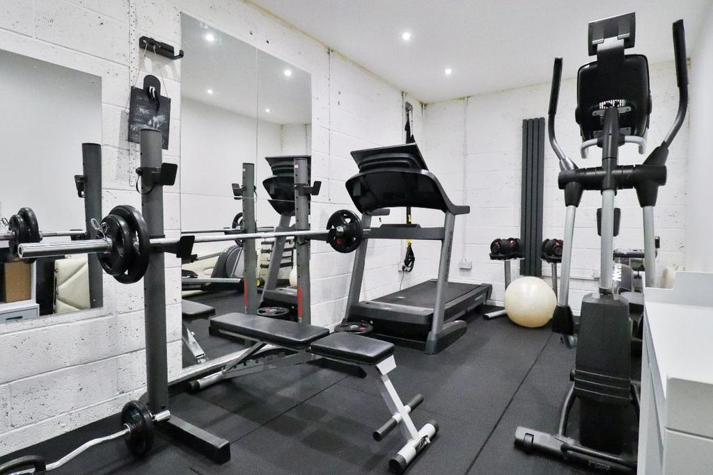 Garage/gym