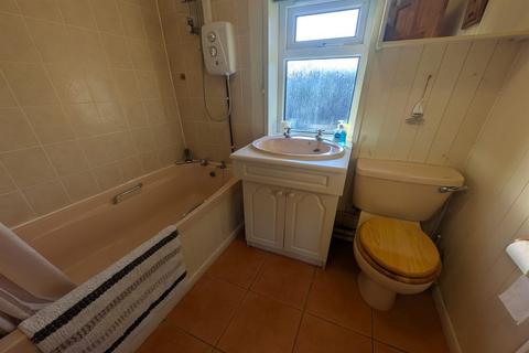 2 bedroom end of terrace house to rent, Boundary Road, Beeston, NG9 2QZ