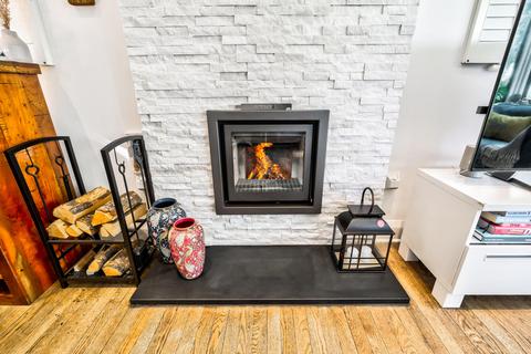 2 bedroom flat for sale, Forest Court, Snaresbrook