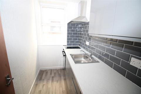 1 bedroom flat to rent, 100 Reads Avenue, Blackpool