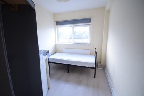 undefined, Flat 3, 190 Penarth Road, Cardiff