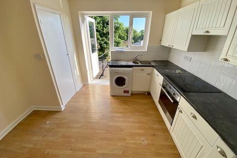 1 bedroom flat to rent, Market Place, Hampshire SO51
