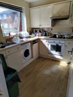 2 bedroom flat to rent, Gurney Close, Barking IG11