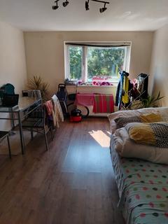 2 bedroom flat to rent, Gurney Close, Barking IG11