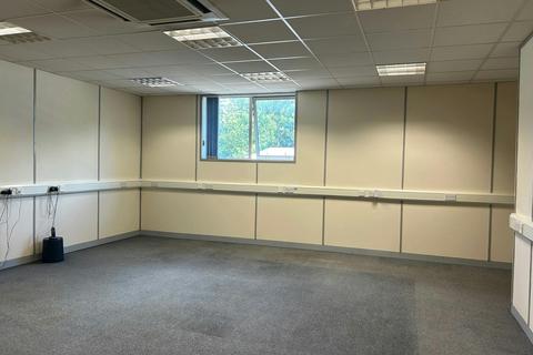 Industrial unit to rent, Aragon Rd Yateley GU46 6GA