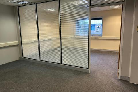 Industrial unit to rent, Aragon Rd Yateley GU46 6GA