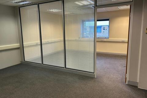 Industrial unit to rent, Aragon Rd Yateley GU46 6GA