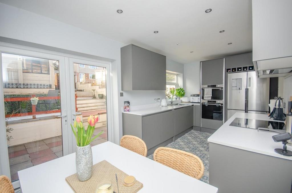 Kitchen pic 4.jpg