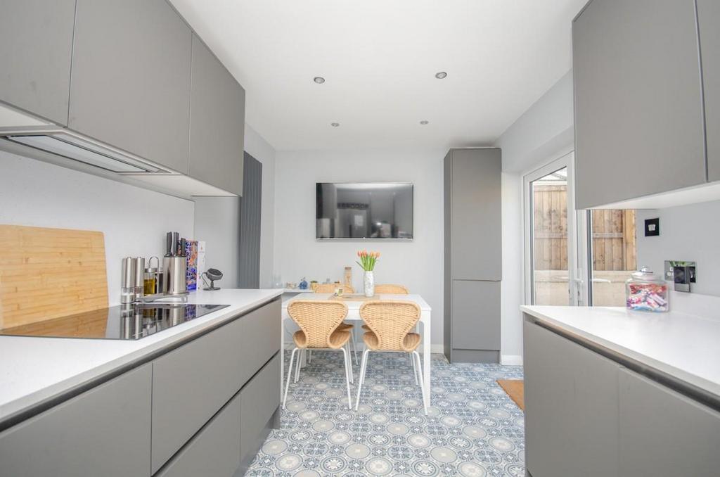 Kitchen pic 2.jpg