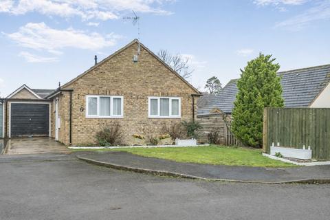 2 bedroom detached bungalow for sale, Wychwood Close, Carterton, Oxfordshire, OX18