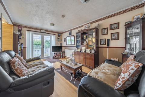 2 bedroom detached bungalow for sale, Wychwood Close, Carterton, Oxfordshire, OX18