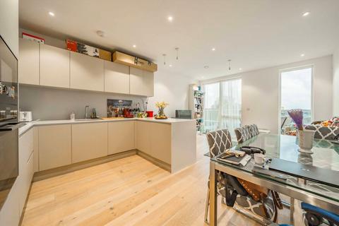 2 bedroom flat to rent, Chiswick High Road, London W4