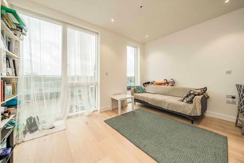 2 bedroom flat to rent, Chiswick High Road, London W4
