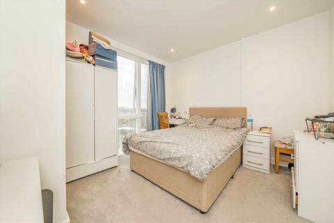 2 bedroom flat to rent, Chiswick High Road, London W4