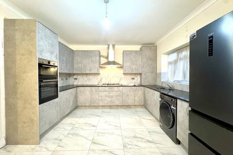 4 bedroom semi-detached house to rent, Brookside Road, Hayes, Greater London, UB4