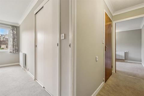 1 bedroom flat for sale, Fishers Lane, London, W4