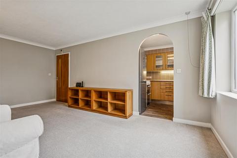 1 bedroom flat for sale, Fishers Lane, London, W4