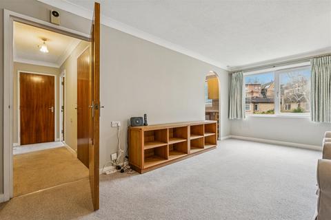 1 bedroom flat for sale, Fishers Lane, London, W4