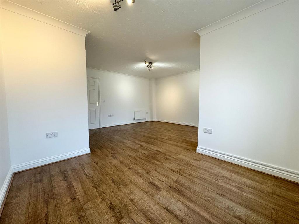 Living room 2.jpeg