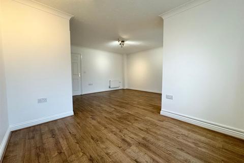 3 bedroom semi-detached house to rent, Broomhouse Park, Tiverton EX16