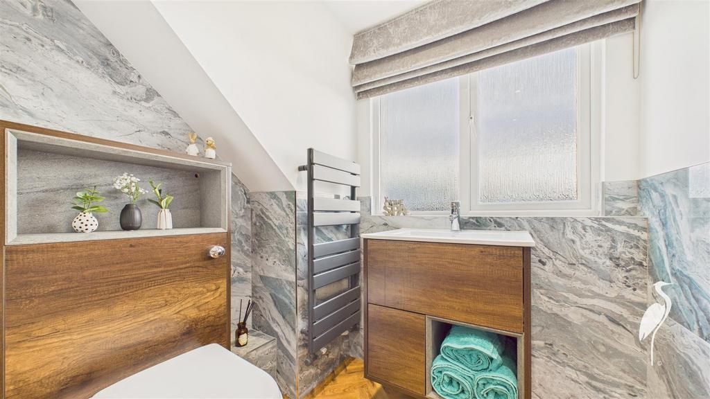 En-Suite Bathroom
