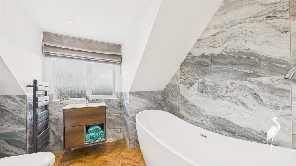 En-Suite Bathroom