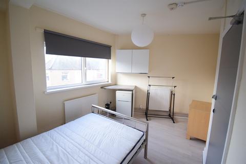 undefined, Flat 3, 190 Penarth Road, Cardiff