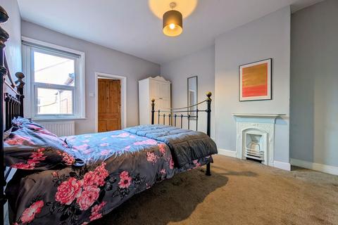 2 bedroom terraced house for sale, Station Road, Hereford, HR4