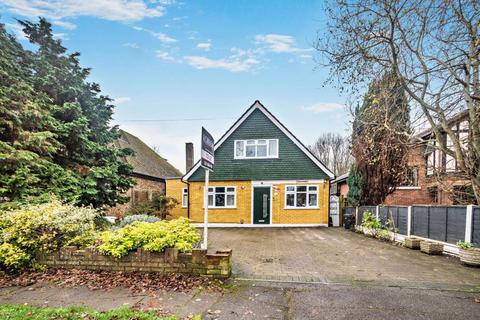 3 bedroom detached house to rent, Cheney Street, Pinner