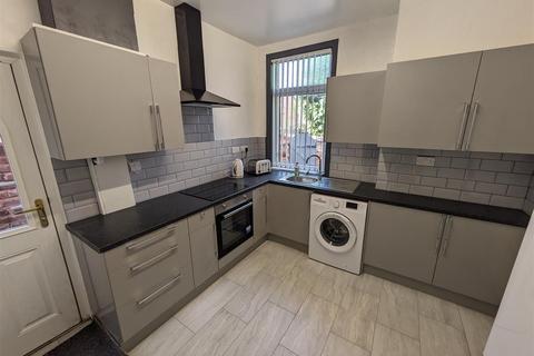 4 bedroom private hall to rent, Monica Grove, Burnage, Manchester