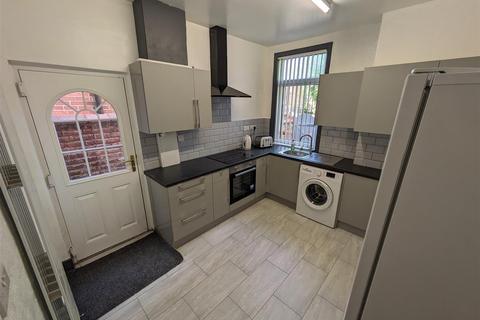 4 bedroom private hall to rent, Monica Grove, Burnage, Manchester