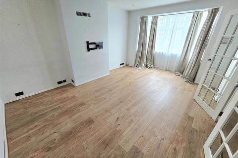 3 bedroom detached bungalow to rent - Eton Avenue, Wembley