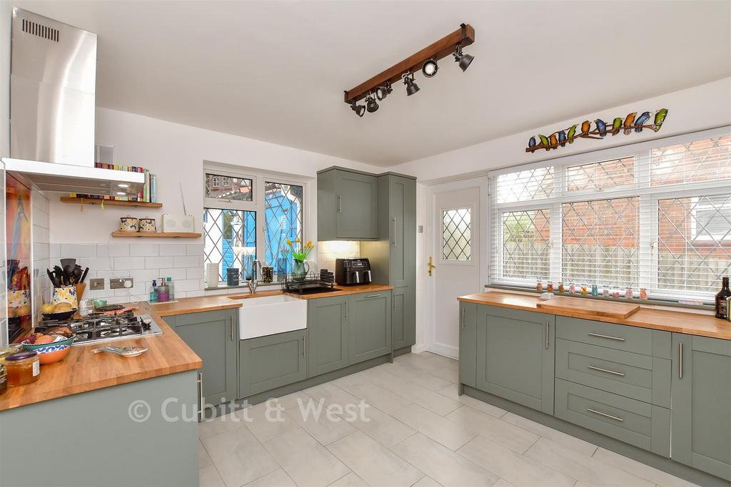 Kitchen/ Breakfast Room