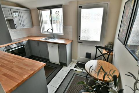 3 bedroom flat for sale, Station Road, Wimborne, BH21 1RG