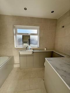 3 bedroom semi-detached house to rent, The Pasture, Kennington TN24