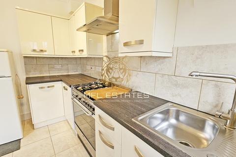 3 bedroom terraced house to rent, Upper Elmers End Road, Beckenham BR3