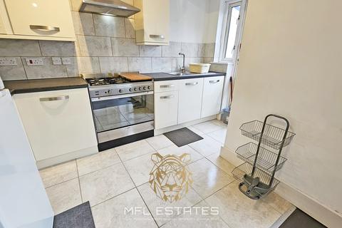 3 bedroom terraced house to rent, Upper Elmers End Road, Beckenham BR3