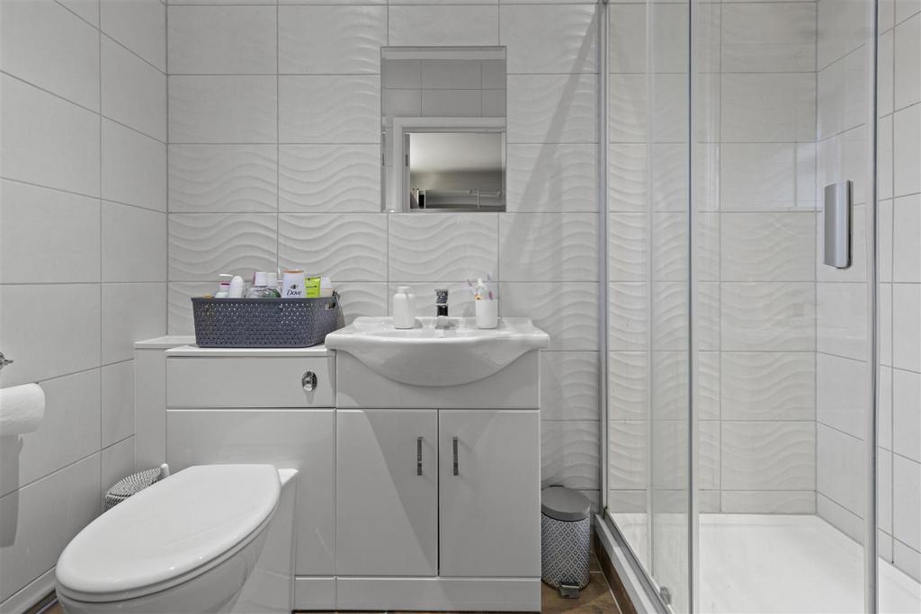 En Suite to Master Bedroom