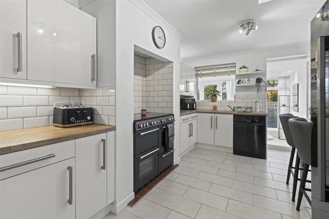 4 bedroom detached bungalow for sale, Glen Close, Polegate BN26