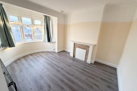 4 bedroom terraced house to rent, Ridgeway Gardens, Ilford, IG4
