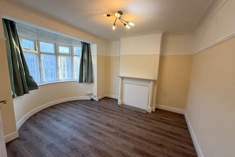 4 bedroom terraced house to rent, Ridgeway Gardens, Ilford, IG4