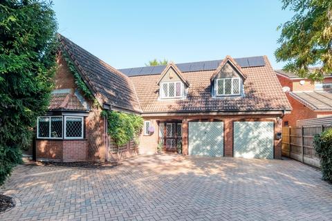 4 bedroom detached house for sale, Dickens Heath Road, Shirley, B90