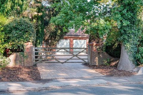 4 bedroom detached house for sale, Dickens Heath Road, Shirley, B90