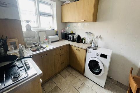 2 bedroom flat to rent, London E17